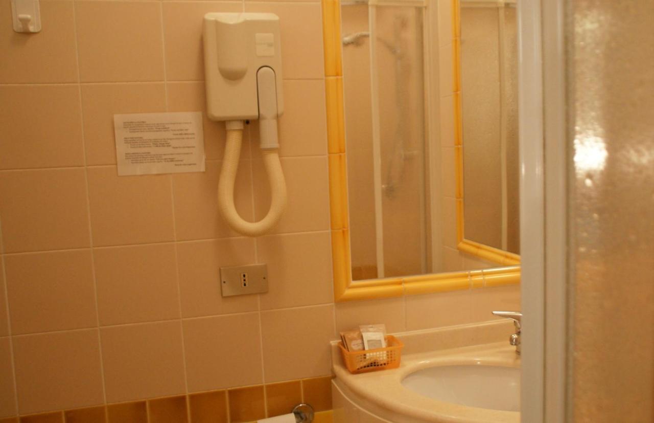 Hotel Verudella ริมินี ภายนอก รูปภาพ